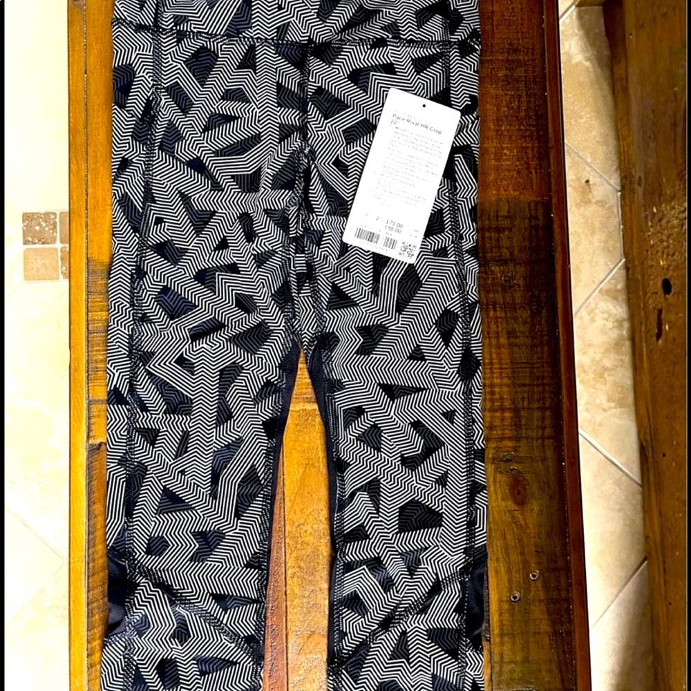 BRAND NEW Lululemon Align Crop Pant - Size 2